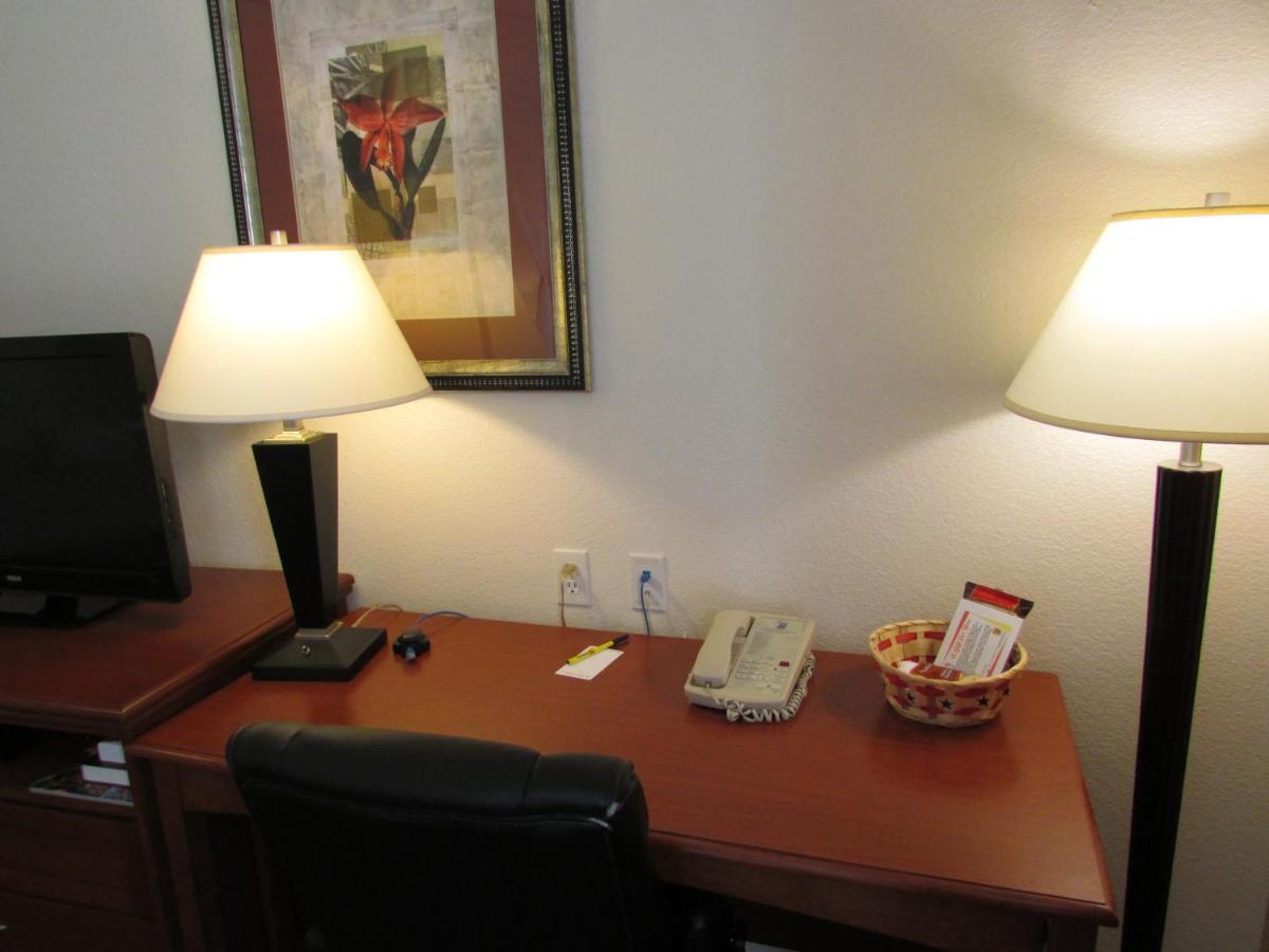 Отель Super 8 By Wyndham Austin/Airport South Номер фото